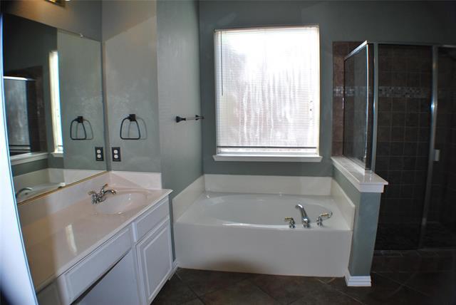 Building Photo - 5816 White Pine Dr