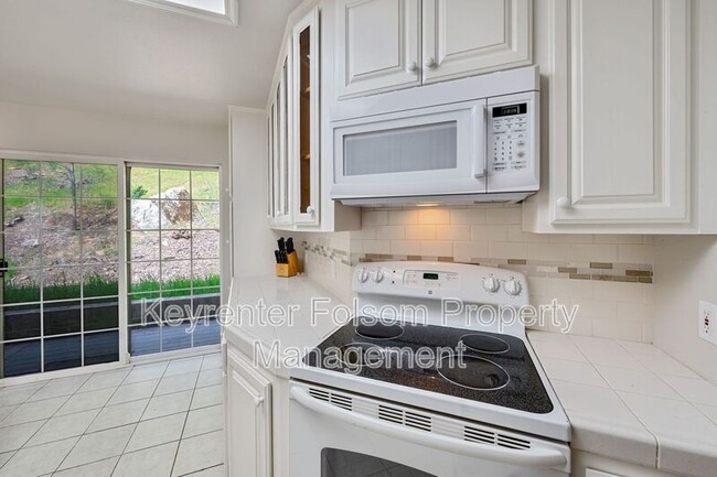 Building Photo - 5456 Oak Leaf Cir