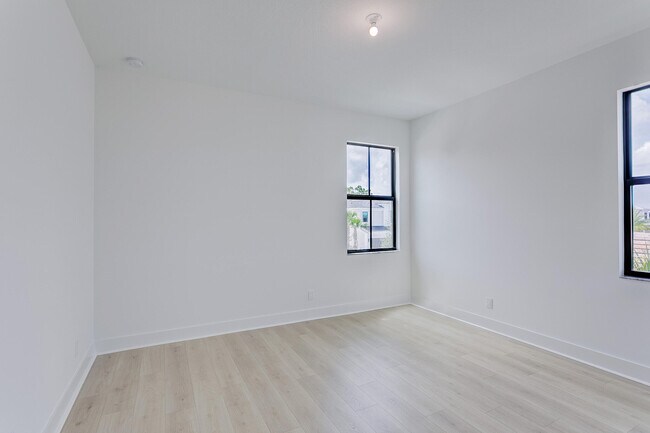Building Photo - 13559 Artisan Cir