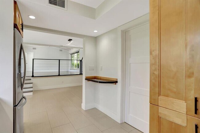 Building Photo - 2616 NE 26th Terrace