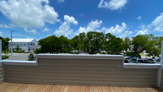 Building Photo - 1075 Duval St