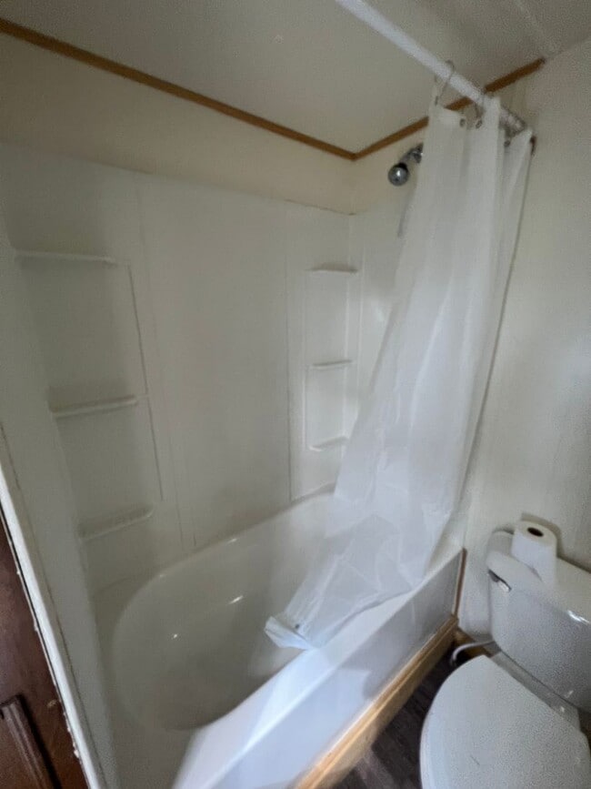 Building Photo - 2 Bedroom 1 Bath Updated Mobile Home in A ...