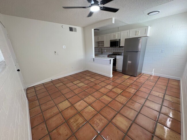 Building Photo - 817 S Melody Ln