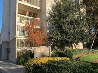 Building Photo - Fully Remodeled 2bedroom near downtown