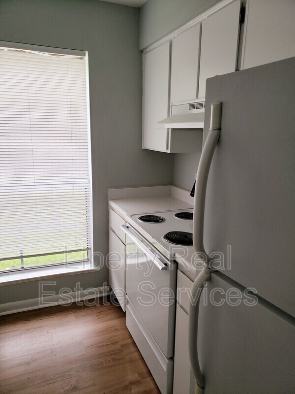 Building Photo - 991 Live Oak Dr