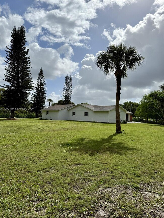 Building Photo - 625 Whippoorwill Terrace