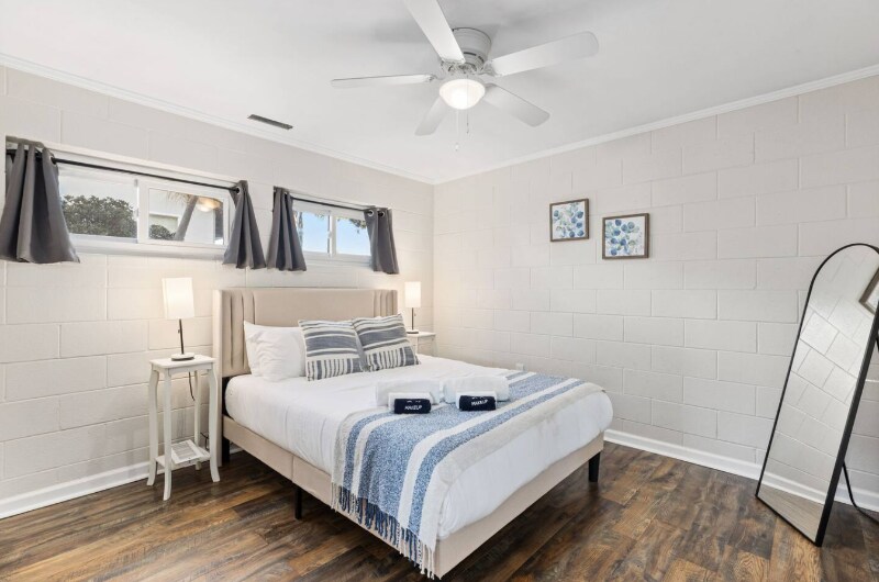 Building Photo - 321 W Kalmia St