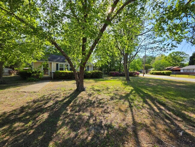 Building Photo - 232 Pinckney St