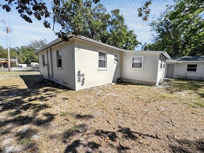 Building Photo - 3-Bedroom Home in a Convenient Location / ...