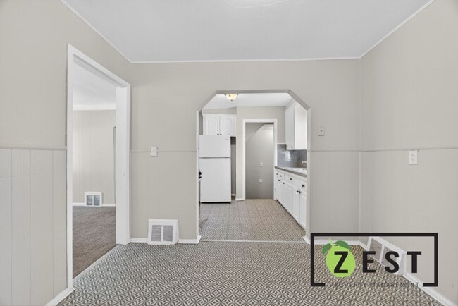 Building Photo - Affordable 3 BED 1 BATH Bungalow Home!