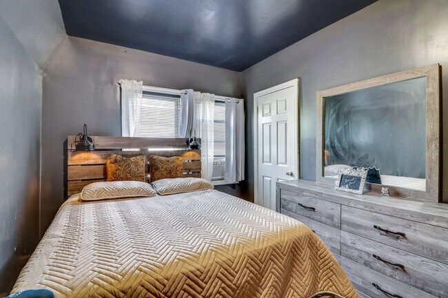 Building Photo - 787 S 13th St