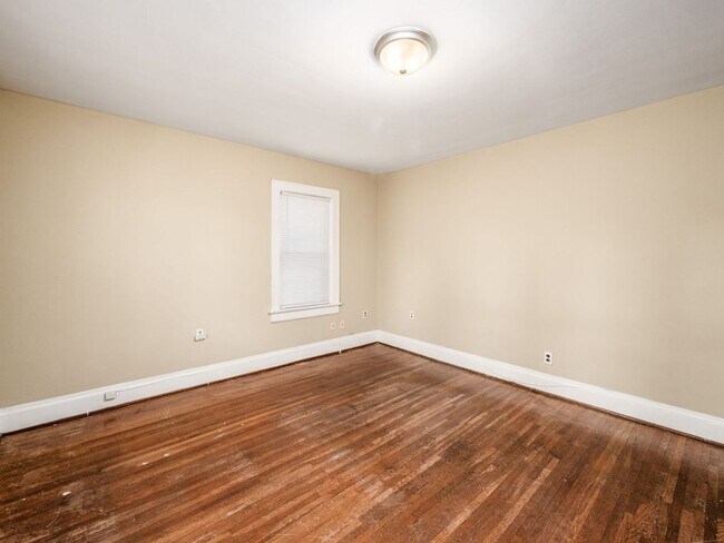 Building Photo - 385 E 13th Ave