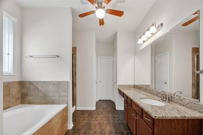 Building Photo - 4205 Graceland Dr