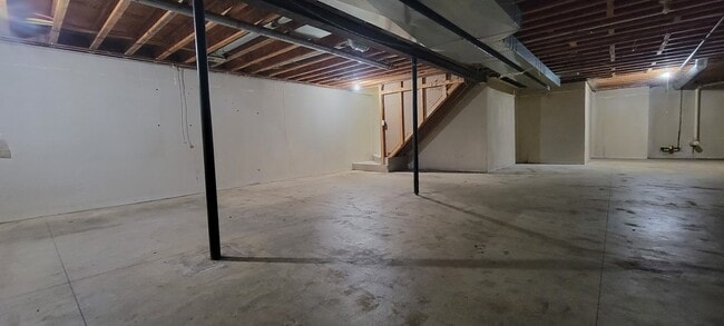 Building Photo - 3167 E 11 Mile Rd