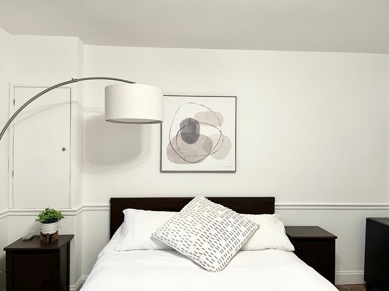 Building Photo - 614 G St SW