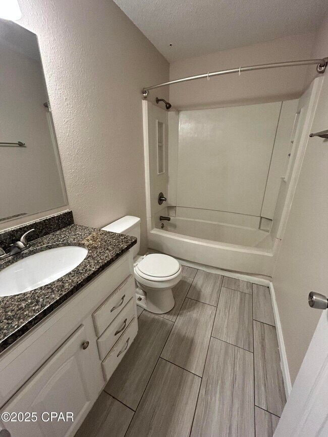 Building Photo - 3914 E 11th St