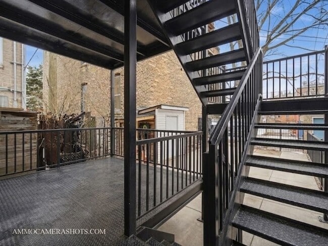 Building Photo - 2452 W Arthington St