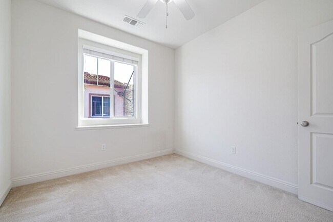 Building Photo - 6704 S Mariposa Ln
