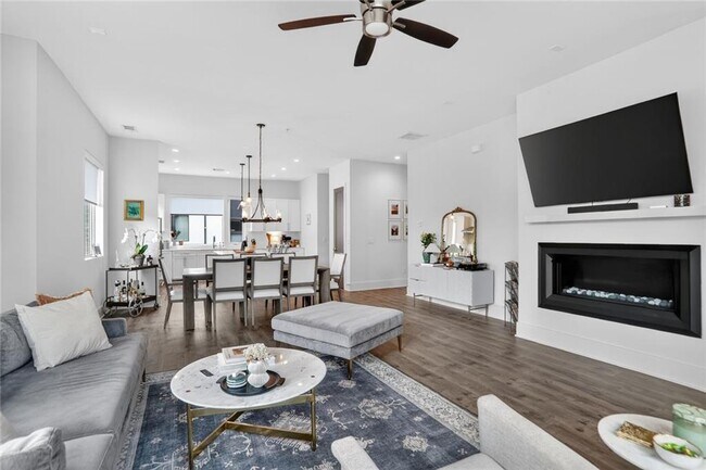 Building Photo - 1214 Chelsea Cir NW