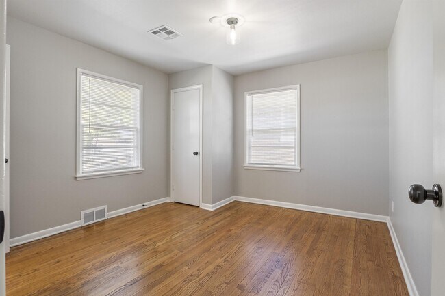 Building Photo - 1909 NE 52nd St