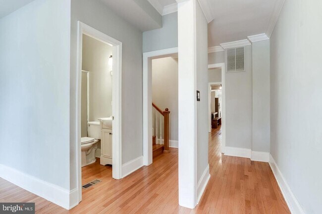 Building Photo - 1417 G St NE
