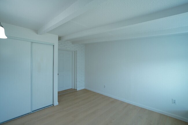 Building Photo - 1443 N Riverside Ave