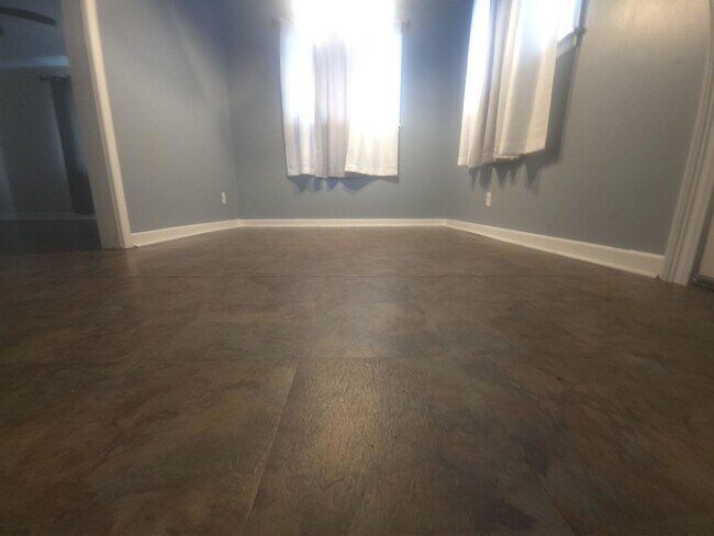 Building Photo - Charming 3-Bedroom Home for Rent – Spacious Backyard & Quiet Neighborhood!