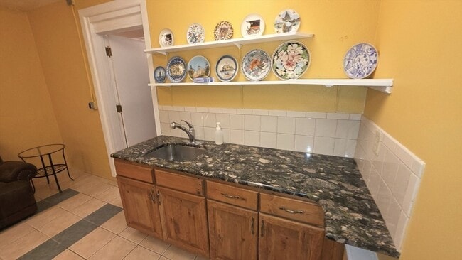 Building Photo - 85 Burlingame Rd