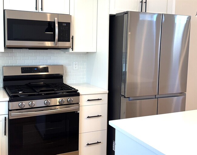 Building Photo - 5338 Donovan Gdns Ln