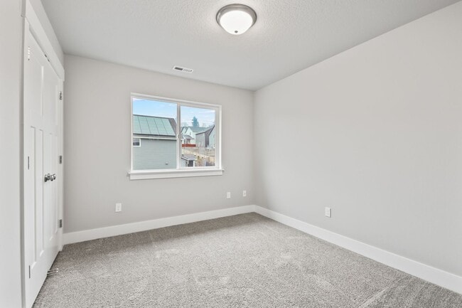 Building Photo - 748 Pinebreak