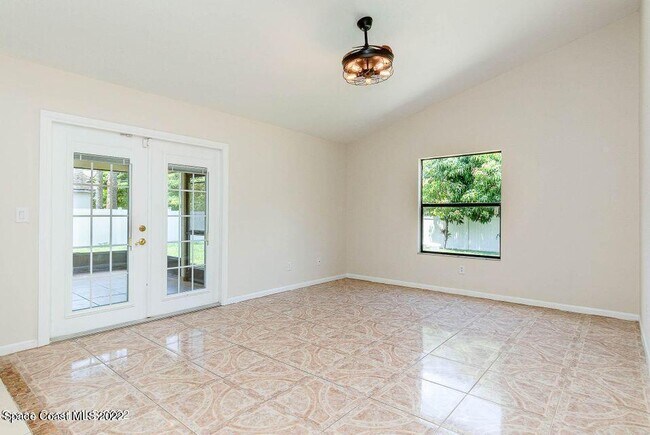 Building Photo - 1040 Big Horn Cir NW