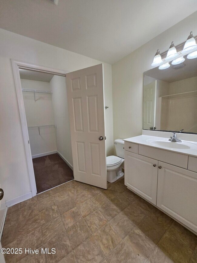 Building Photo - 208 Durango Pl