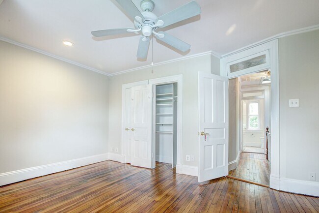 Building Photo - 633 C St NE