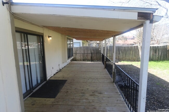 Building Photo - 6943 Sunshine Tree Dr