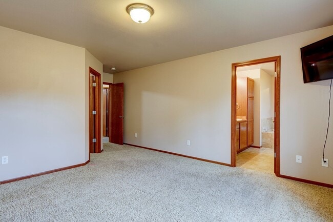 Building Photo - 3 Bedroom/2 Bath with garage home in Crosby Commons