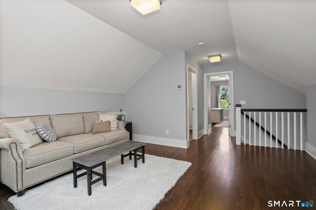 Building Photo - 26 Long Lots Ln