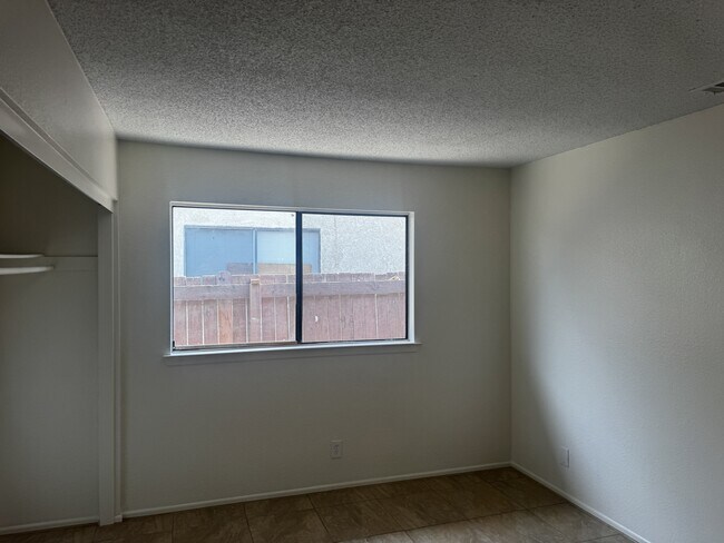 Building Photo - 15086 Dakota St