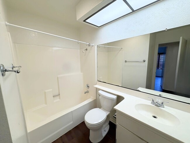 Building Photo - 3 Bedroom Rancho Cucamonga Condo
