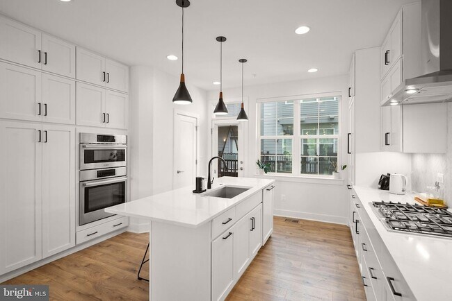 Building Photo - 11258 Faraday Park Dr.