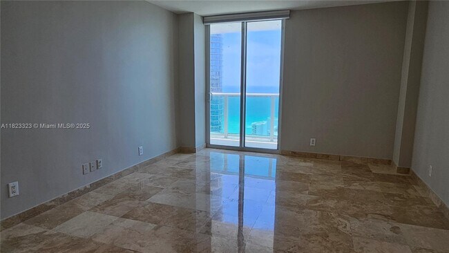 Building Photo - 100 Bayview Dr