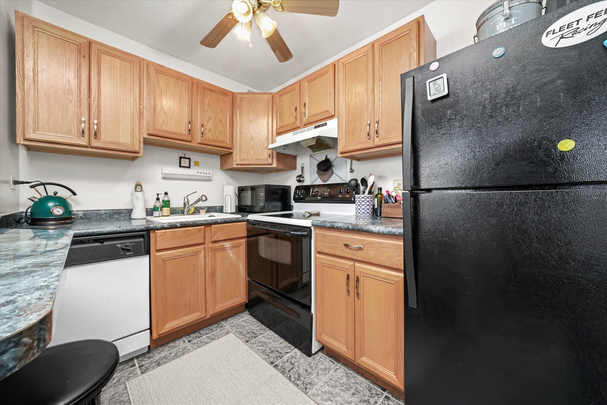 Building Photo - 2740 N Pine Grove Ave