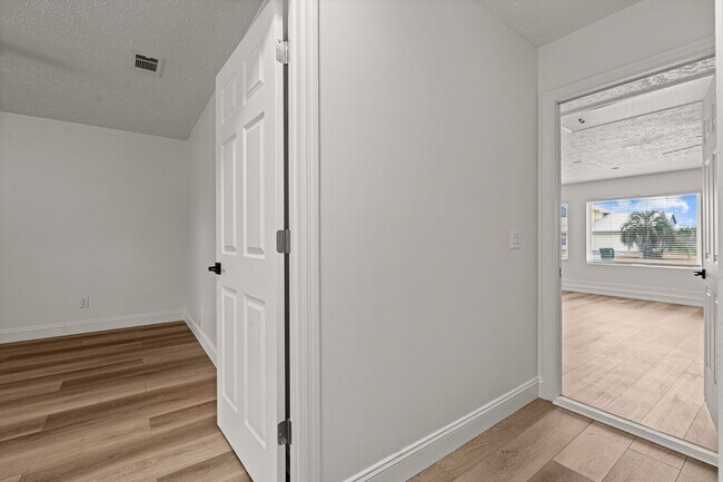 Building Photo - 505 Carrie Ln