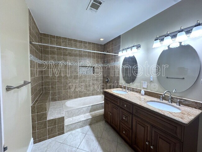 Building Photo - 5338 Roberts Dr