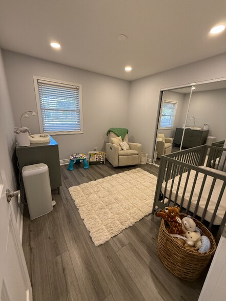 Building Photo - 10231 Hawthorne Dr