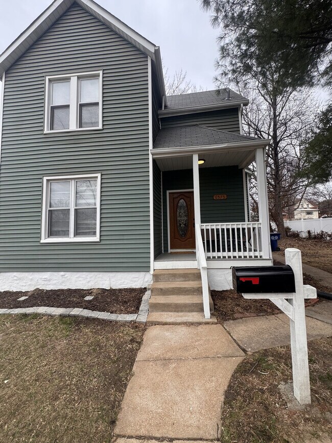 Building Photo - 6559 Hoffman Ave