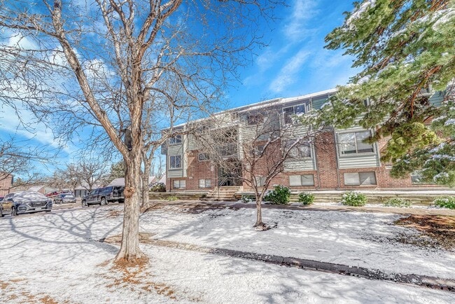 Building Photo - Updated 2 bed / 1 bath home in Lakewood!