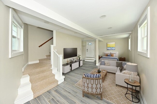 Building Photo - 221 Lakeview Dr