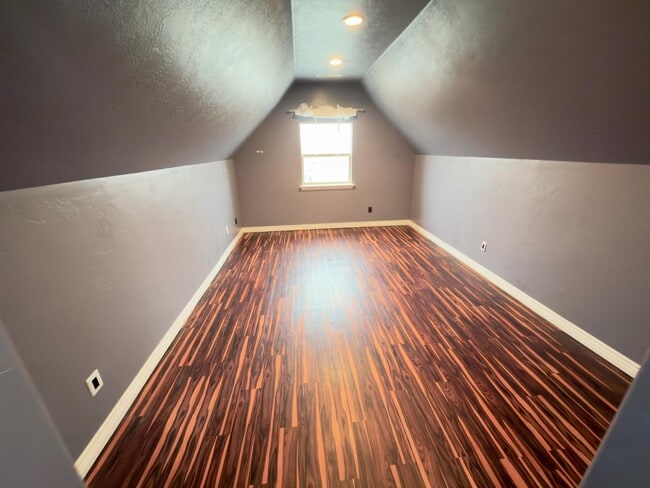 Building Photo - 317 W Farmside Dr