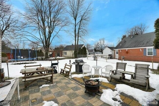 Building Photo - 16 Brookside Ave