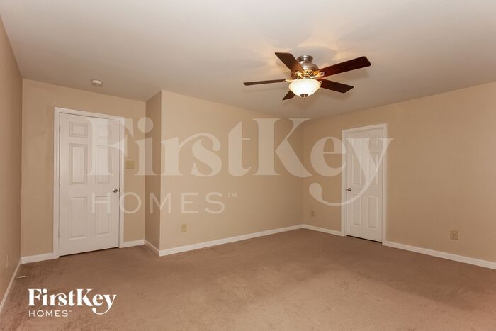 Building Photo - 955 Littleton Dr